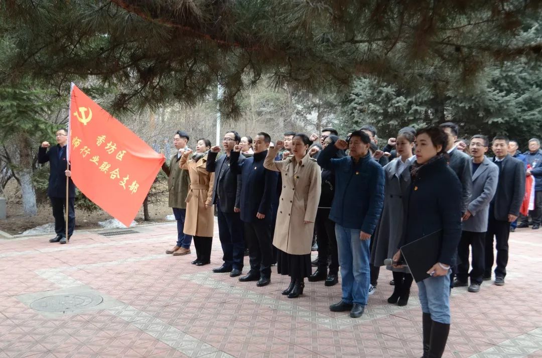 浩气传百世 贞松敬英魂